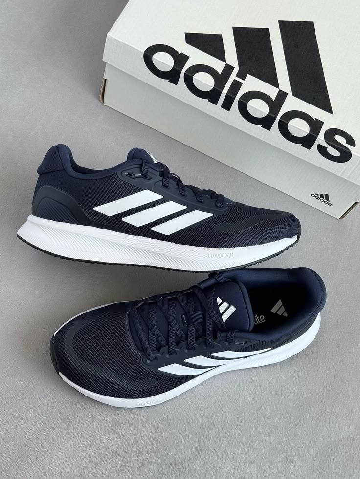 Tennis sports shoes for players